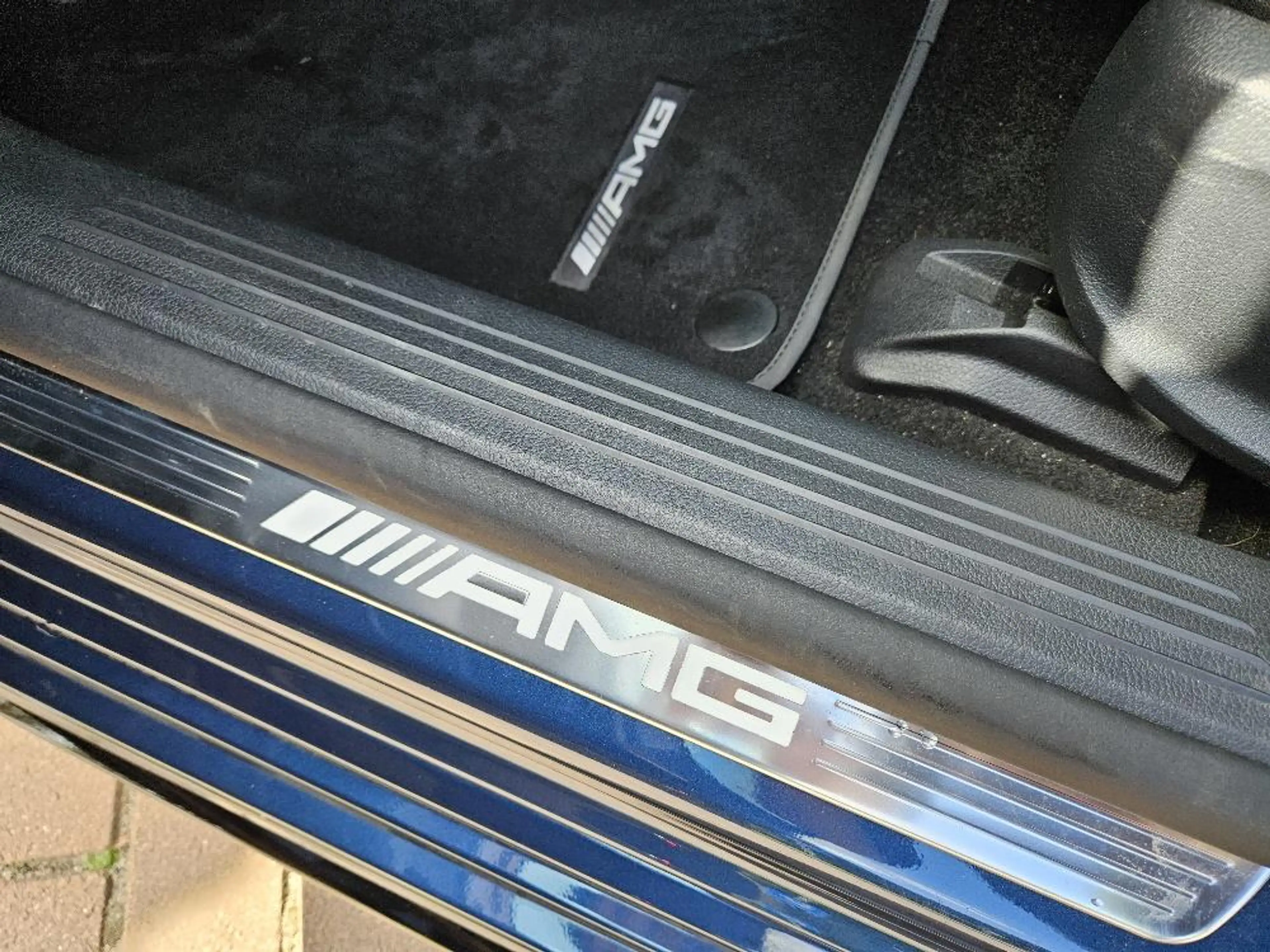 Mercedes-Benz A 35 AMG 4MATIC Premium Plus — photo 11