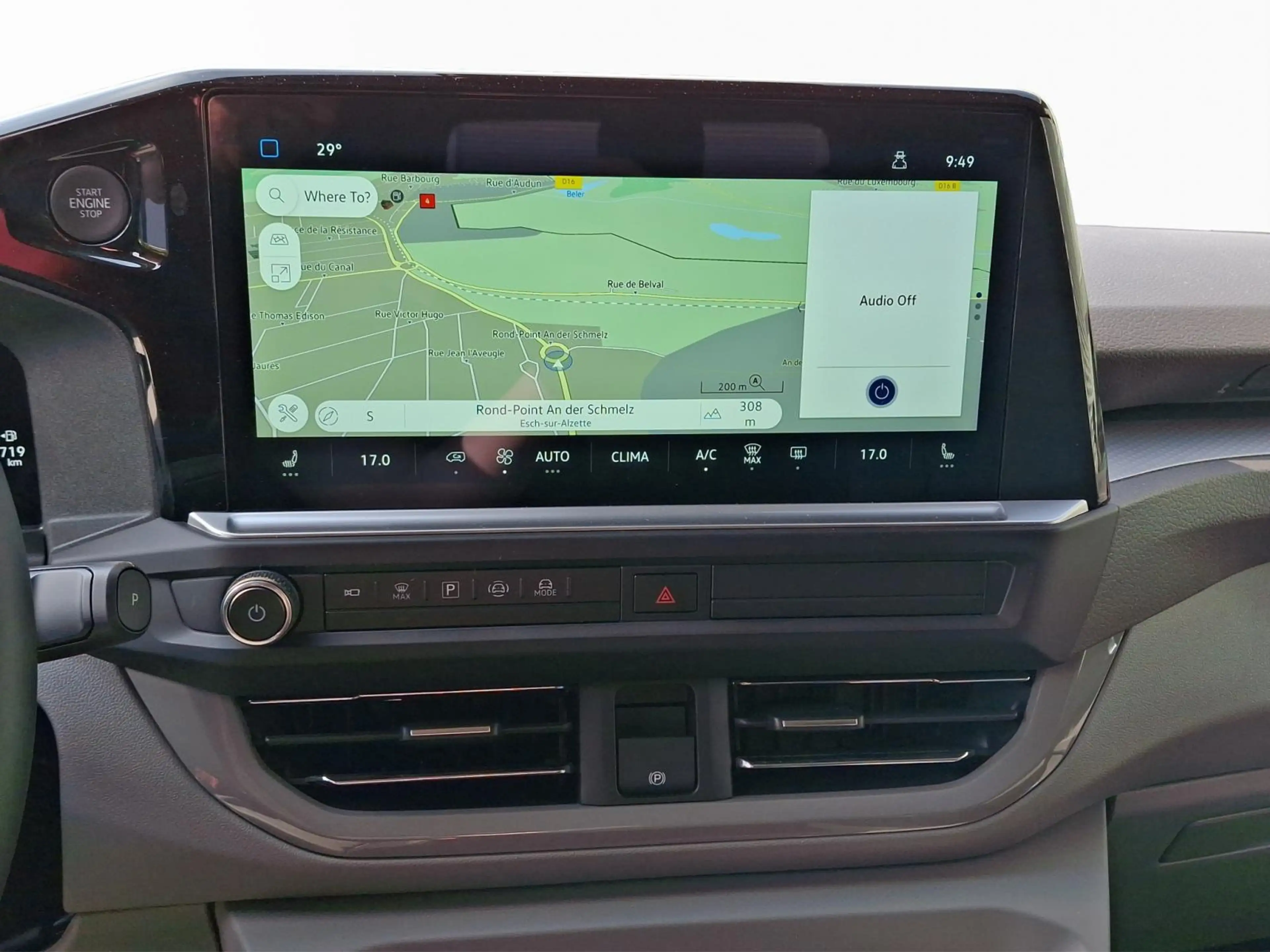 Volkswagen T7 Caravelle Style — photo 15