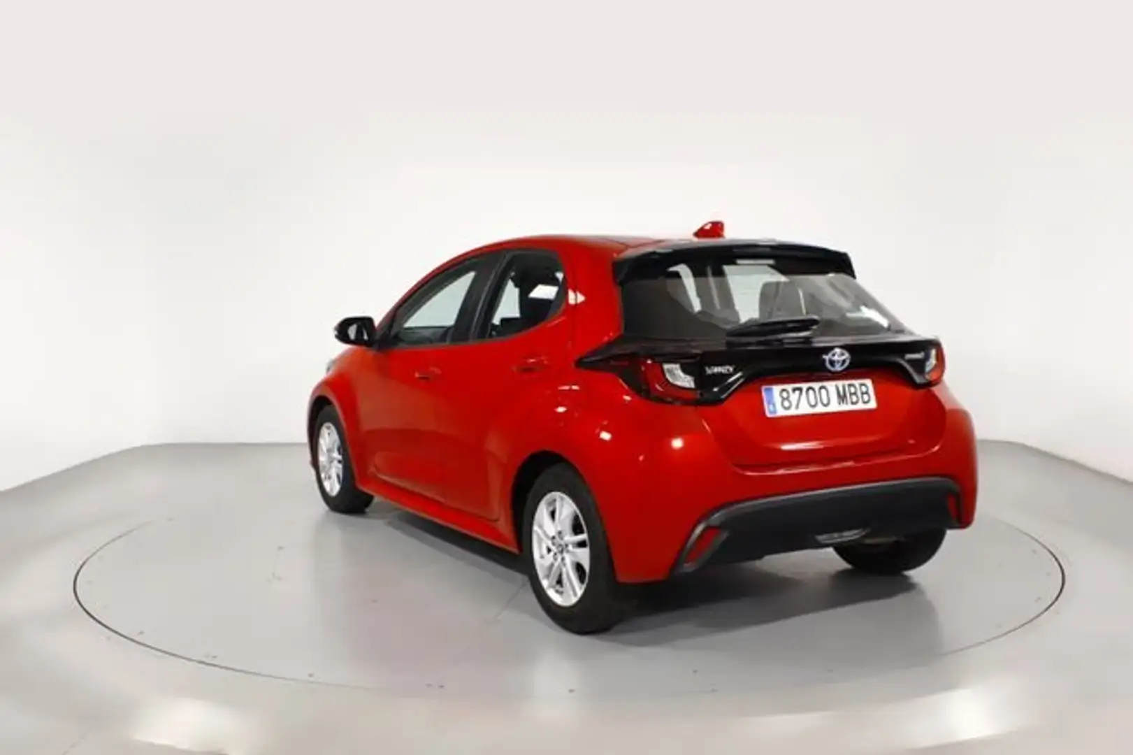 Toyota Yaris 1.5 VVT-I HEV BUSINESS PLUS 5P Rojo - 2