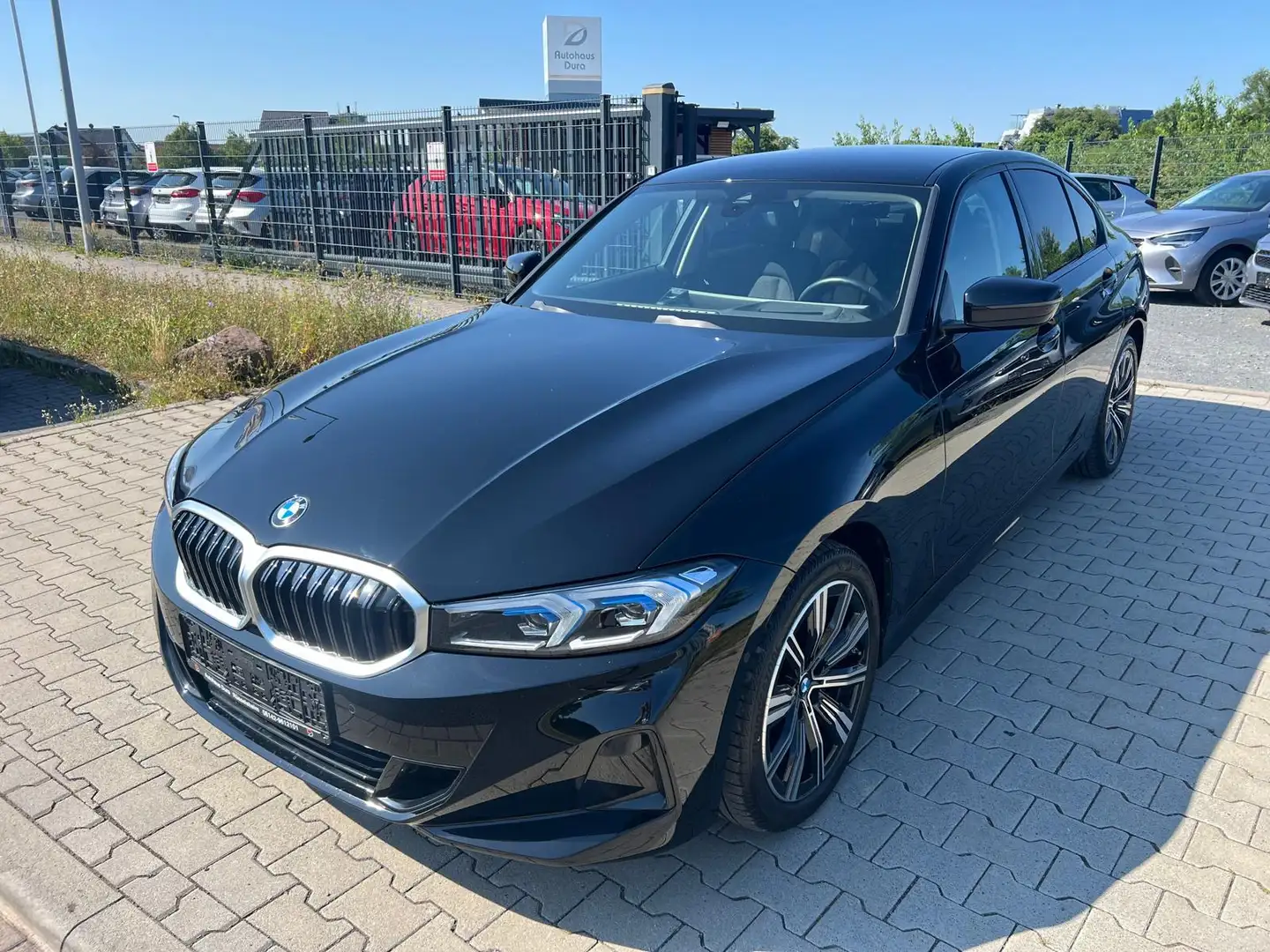 BMW 318 318i Limousine Aut. Navi+Led+Kamera+Shz Noir - 2