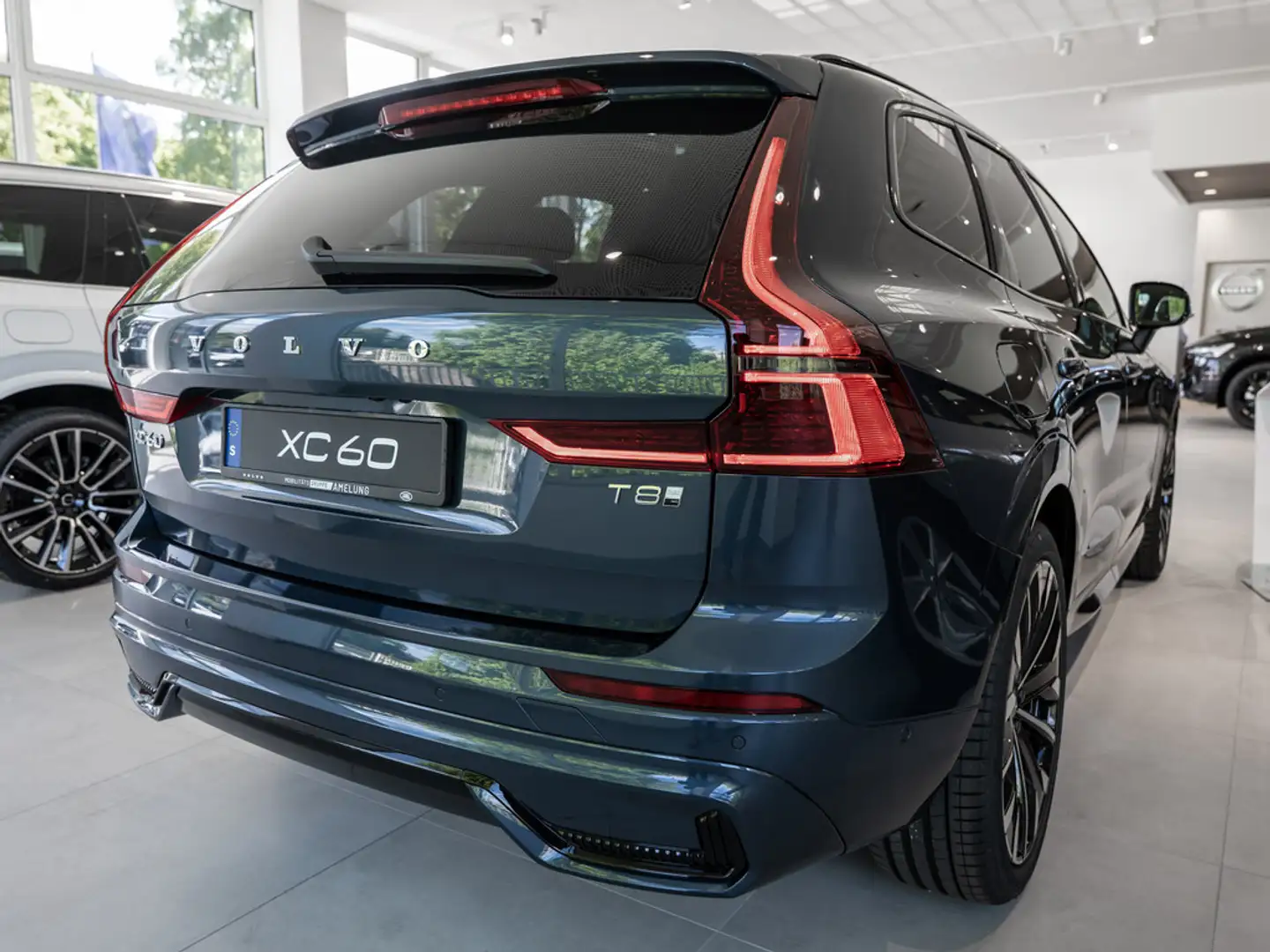 Volvo XC60 T8 Ultra Dark Recharge Plug-In Hybrid AWD Blau - 2