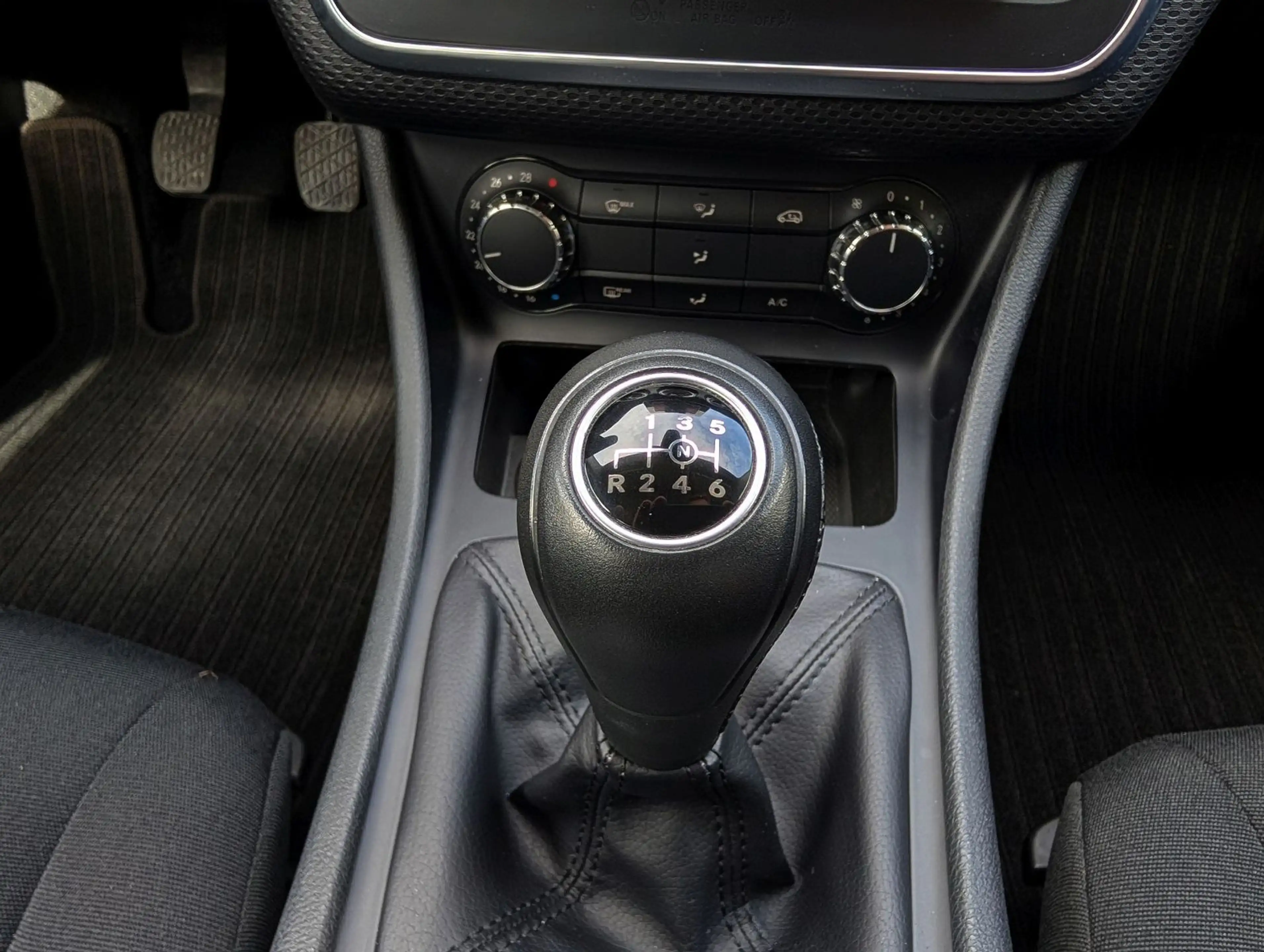 Mercedes-Benz A 160 STYLE 2017 nur63tKM Navi Sitzhei PDC Alu17 — photo 8