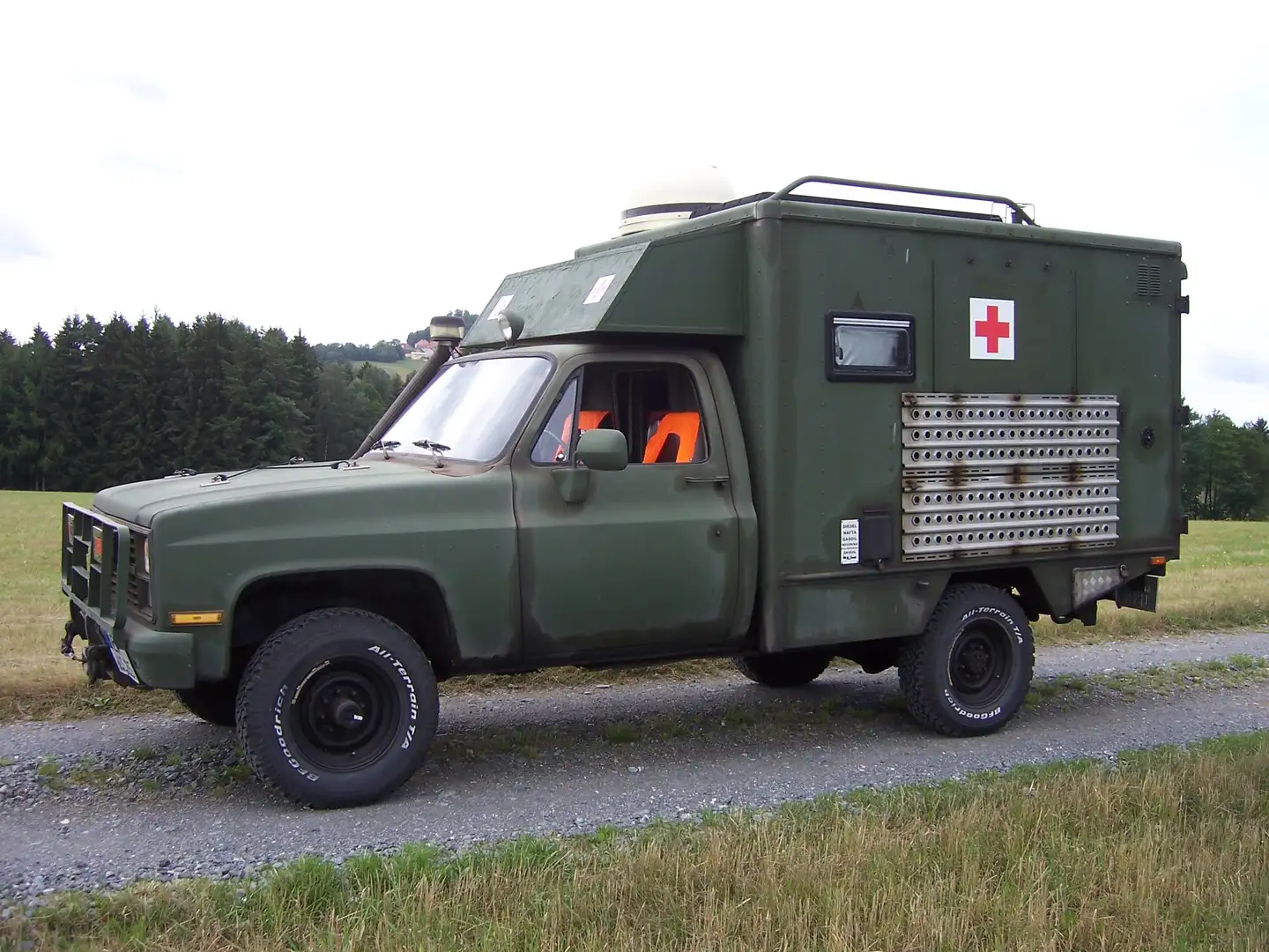 Chevrolet K30 Chevrolet M1010 K30 US-Army Ambulance Wohnmobil Zelená - 2