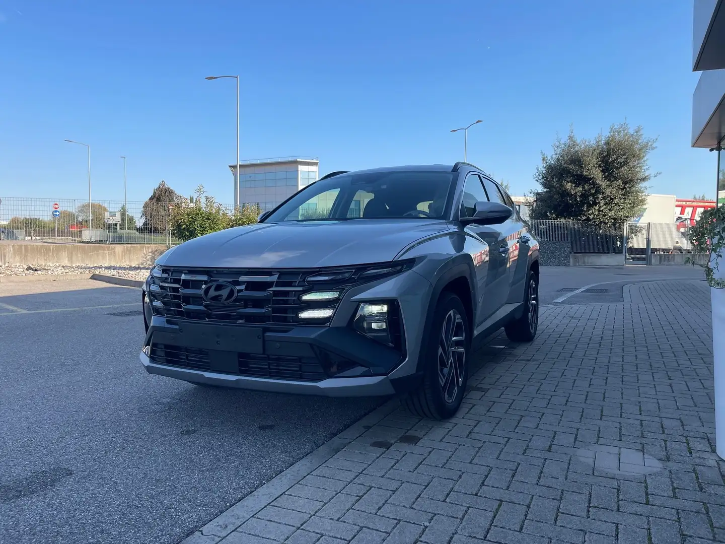 Hyundai TUCSON 1.6 hev Exellence 2wd auto-KM0 PREZZO REALE-NAZ Grigio - 1