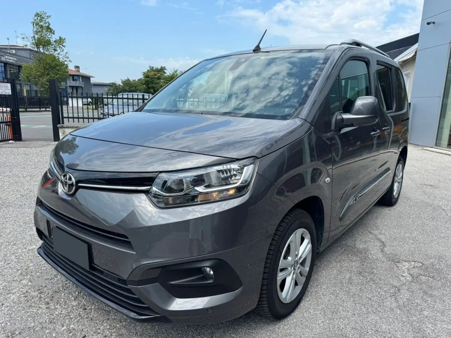 Toyota Proace City 1.5D 100 CV S&S Short D Luxury Grigio - 1