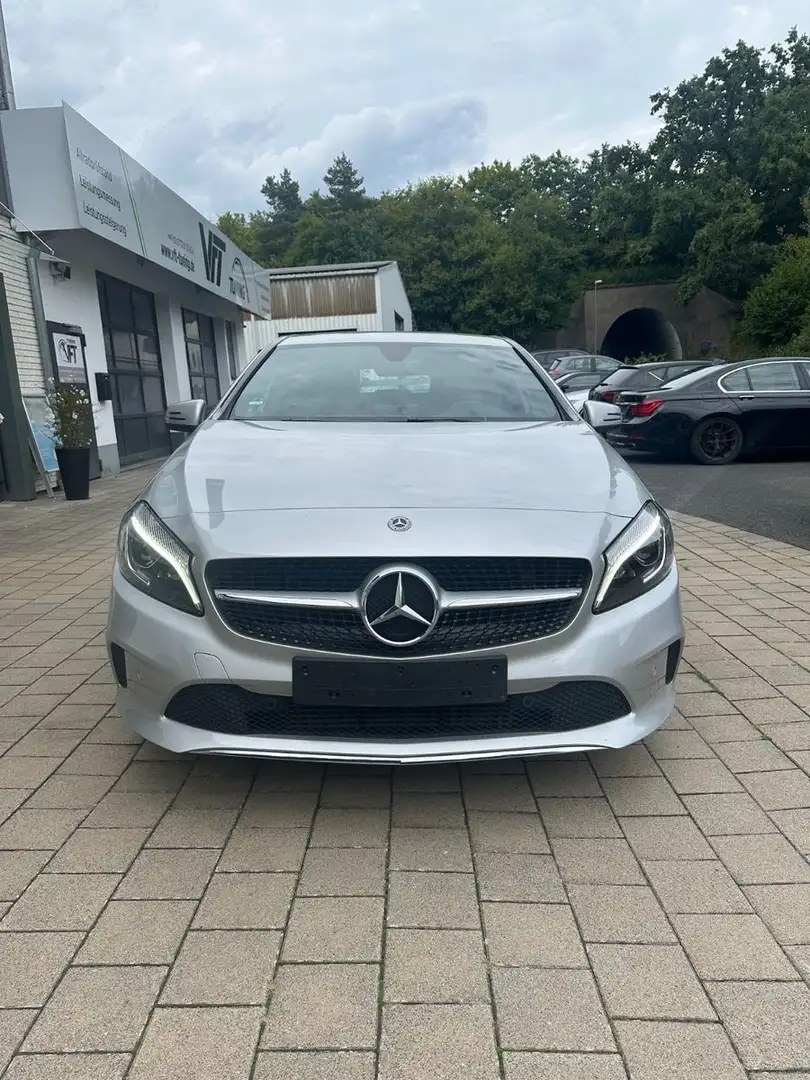 Mercedes-Benz A 180 Sitzhz./Leder/Tempomat/PDC Silber - 2