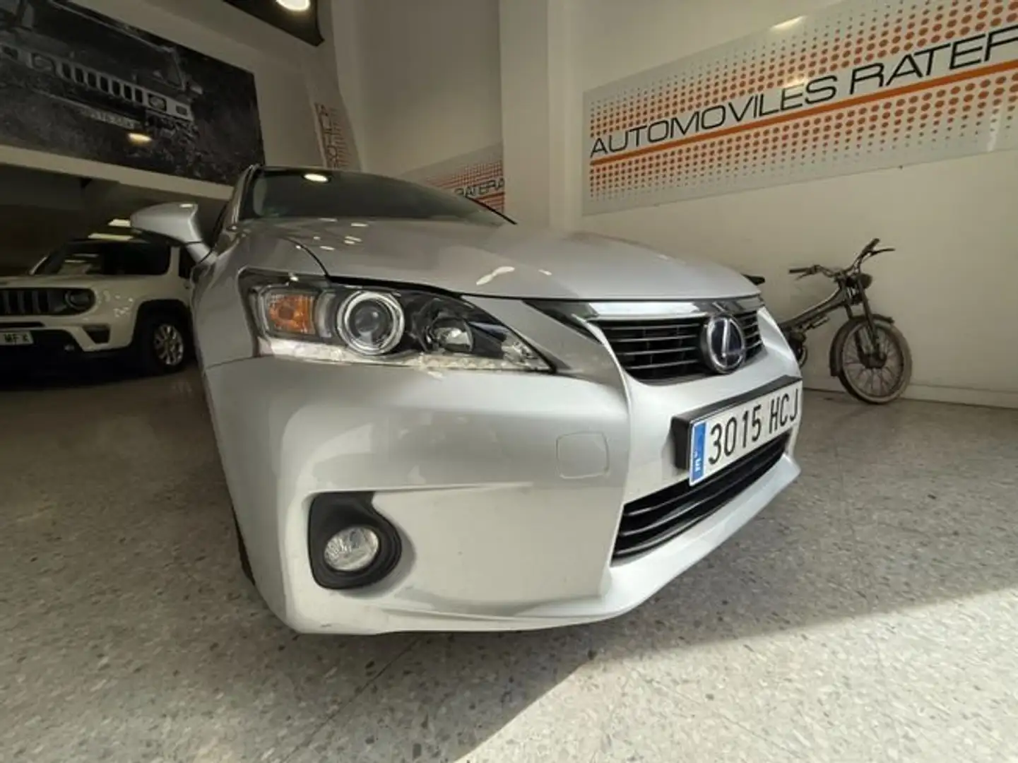 Lexus CT 200h Grau - 2