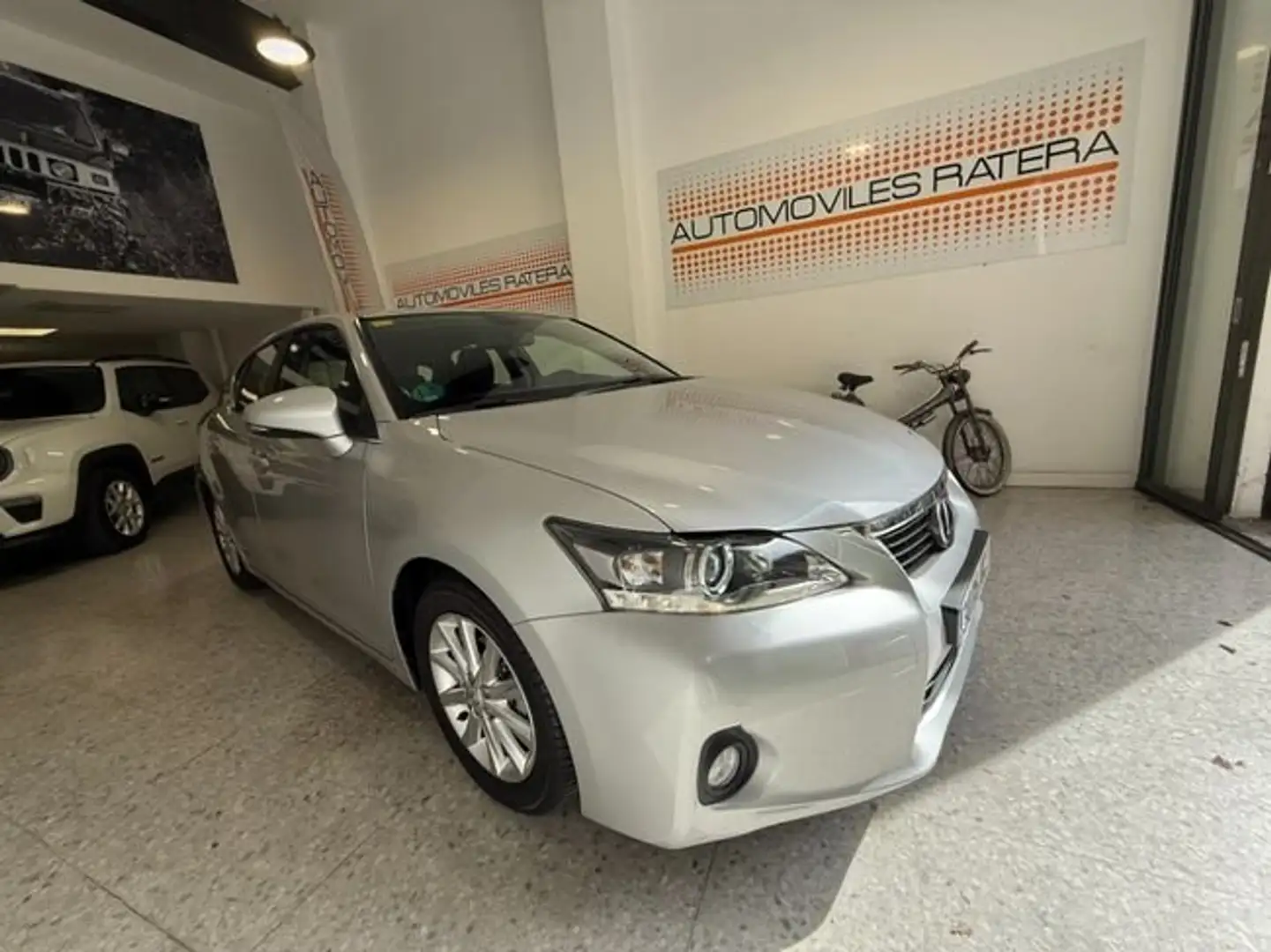 Lexus CT 200h Grau - 1