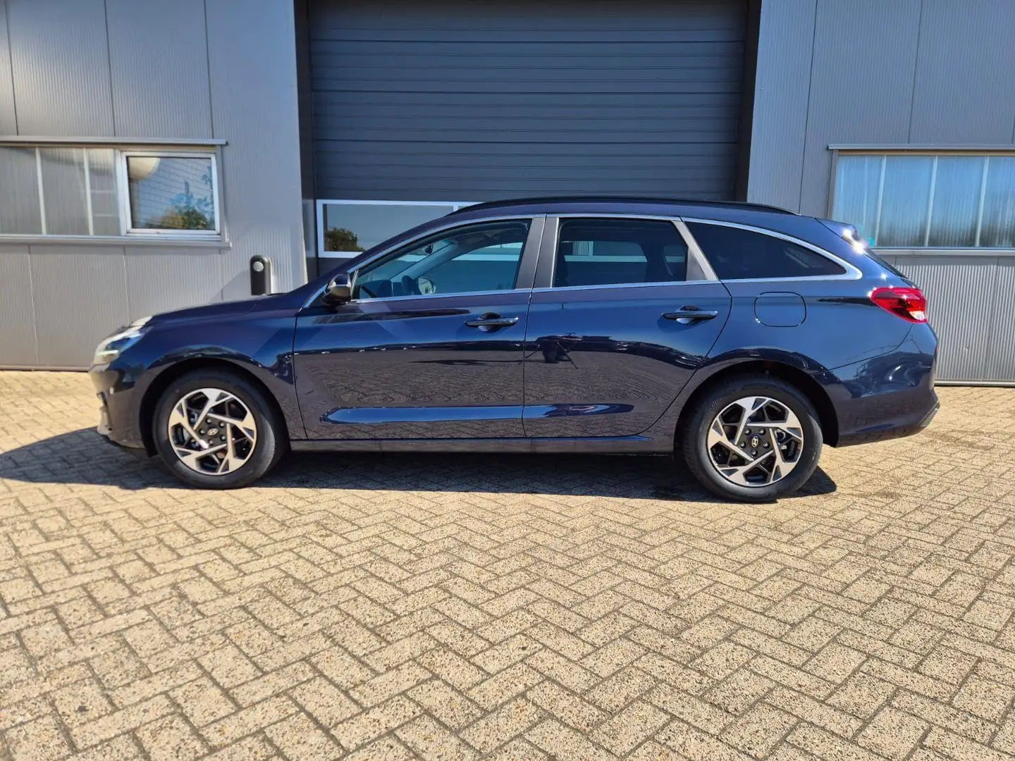 Hyundai i30 Kombi 1.6 T-GDI 150PS Automatik Trend Sitzheizu... Blau - 2