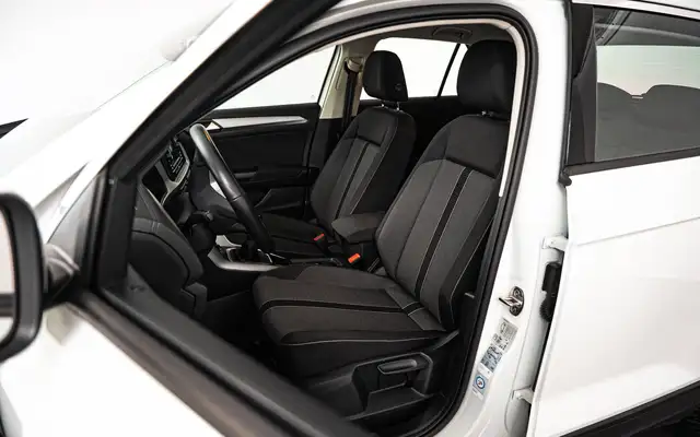 Volkswagen T-Roc view 8