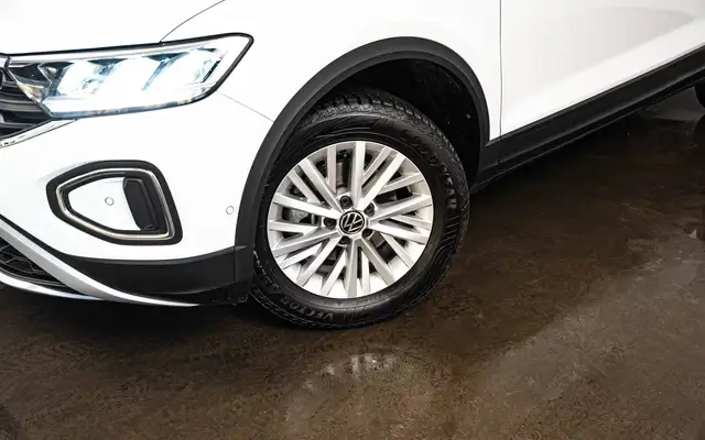 Volkswagen T-Roc view 5