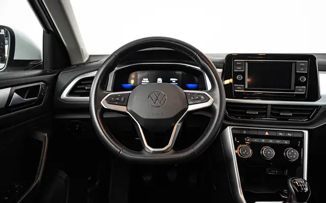 Volkswagen T-Roc view 10