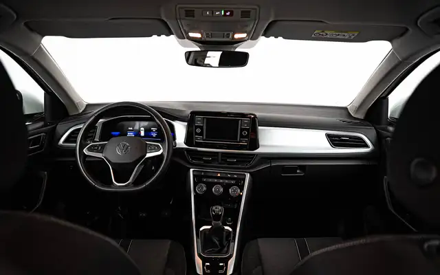 Volkswagen T-Roc view 9