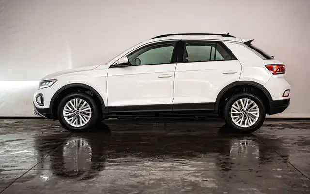 Volkswagen T-Roc view 2