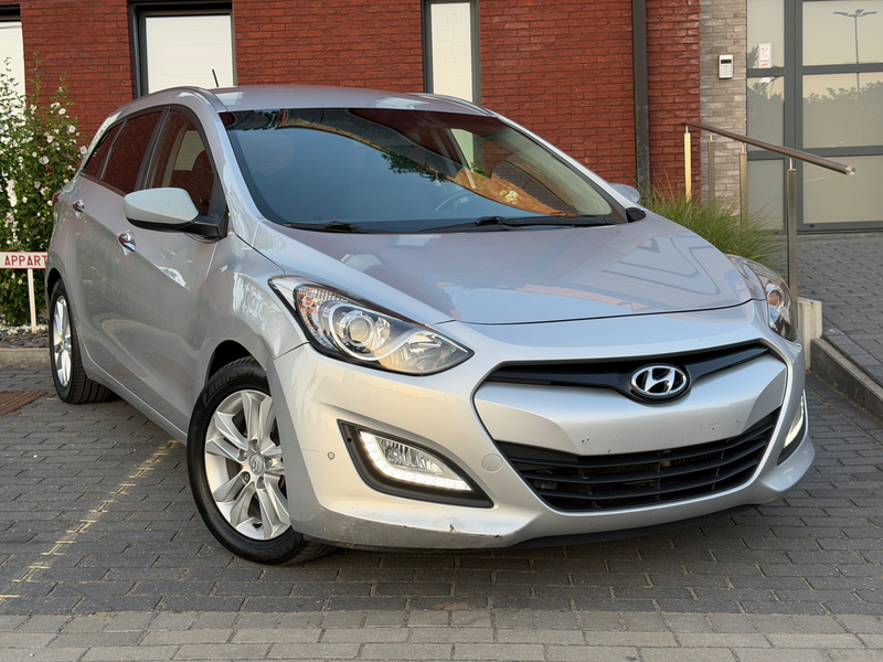 Hyundai i30 Sw ( 1.6CRDi ) 110Ch ( Full options ) 154.613Km ( 2014 ) — photo 3