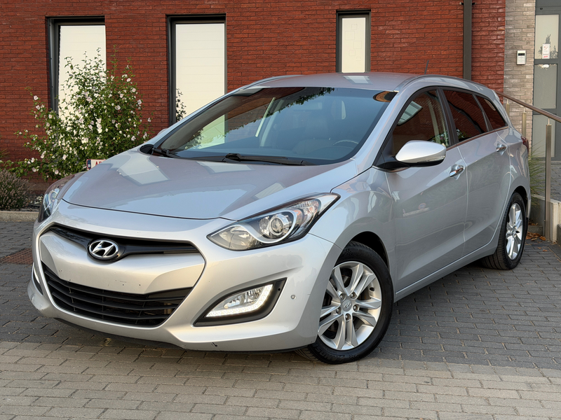 Hyundai i30 Sw ( 1.6CRDi ) 110Ch ( Full options ) 154.613Km ( 2014 ) — photo 2