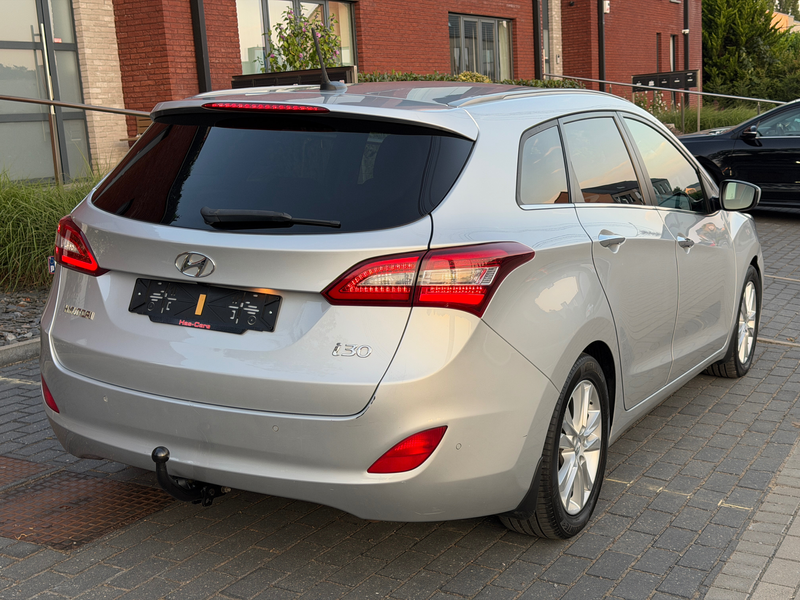 Hyundai i30 Sw ( 1.6CRDi ) 110Ch ( Full options ) 154.613Km ( 2014 ) — photo 5
