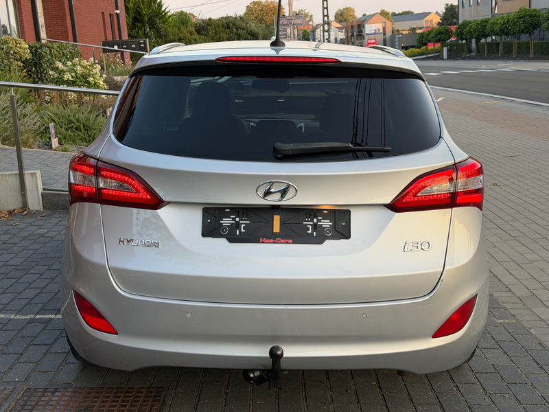 Hyundai i30 Sw ( 1.6CRDi ) 110Ch ( Full options ) 154.613Km ( 2014 ) — photo 6