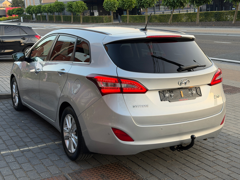 Hyundai i30 Sw ( 1.6CRDi ) 110Ch ( Full options ) 154.613Km ( 2014 ) — photo 7