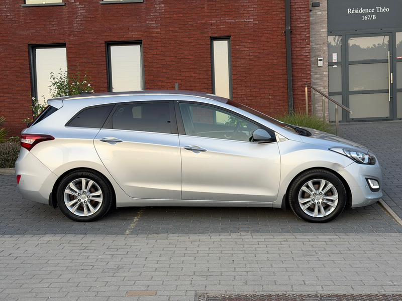 Hyundai i30 Sw ( 1.6CRDi ) 110Ch ( Full options ) 154.613Km ( 2014 ) — photo 4