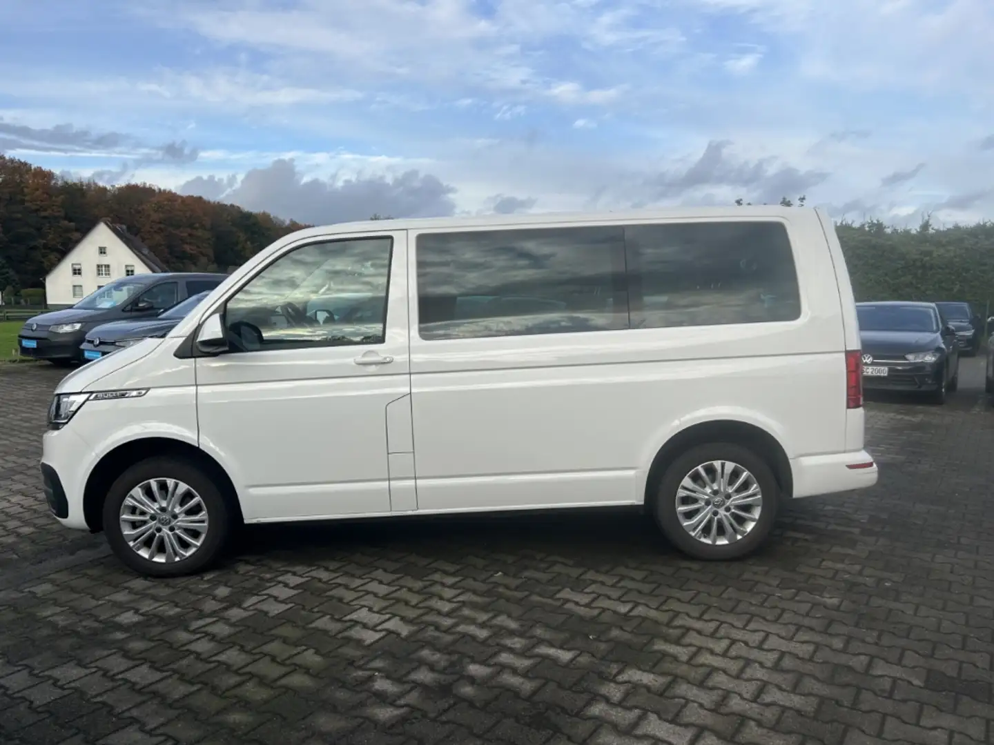 Volkswagen T6.1 Kombi KR 2.0 TDI NAVI PDC 7-SITZER KLIMA SHZ Weiß - 2