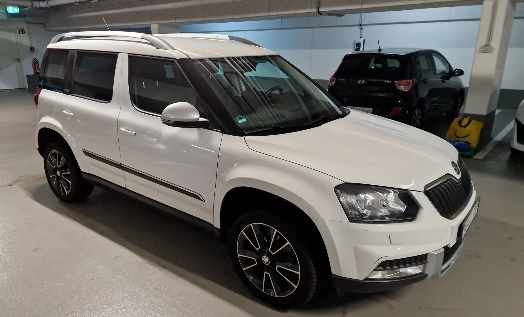 Skoda Yeti Yeti Outdoor 1.2 TSI Adventure Weiß - 1