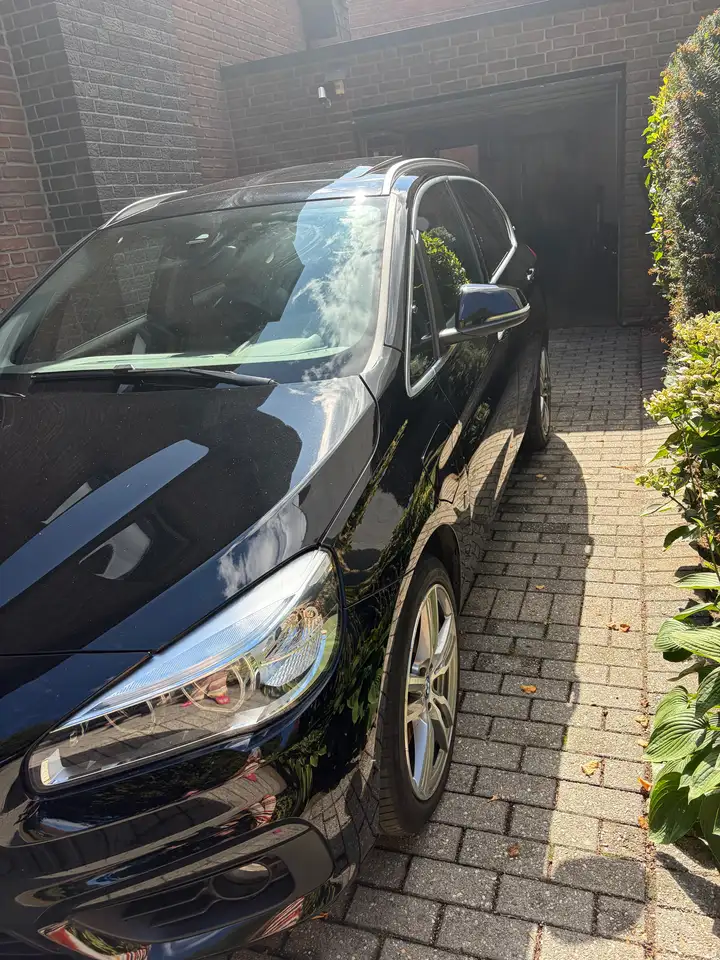 BMW 225