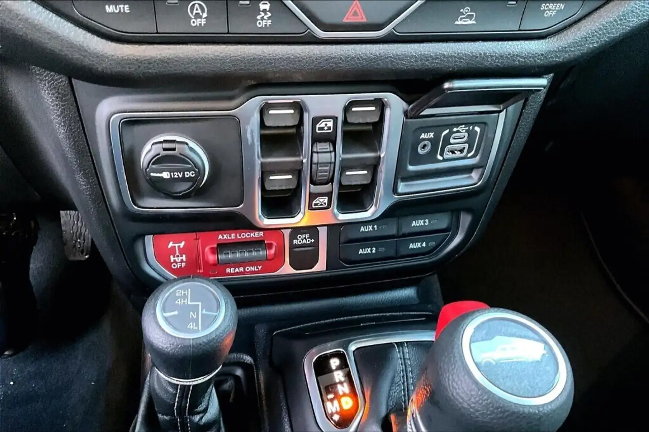 Jeep Gladiator photo Jeep Gladiator
