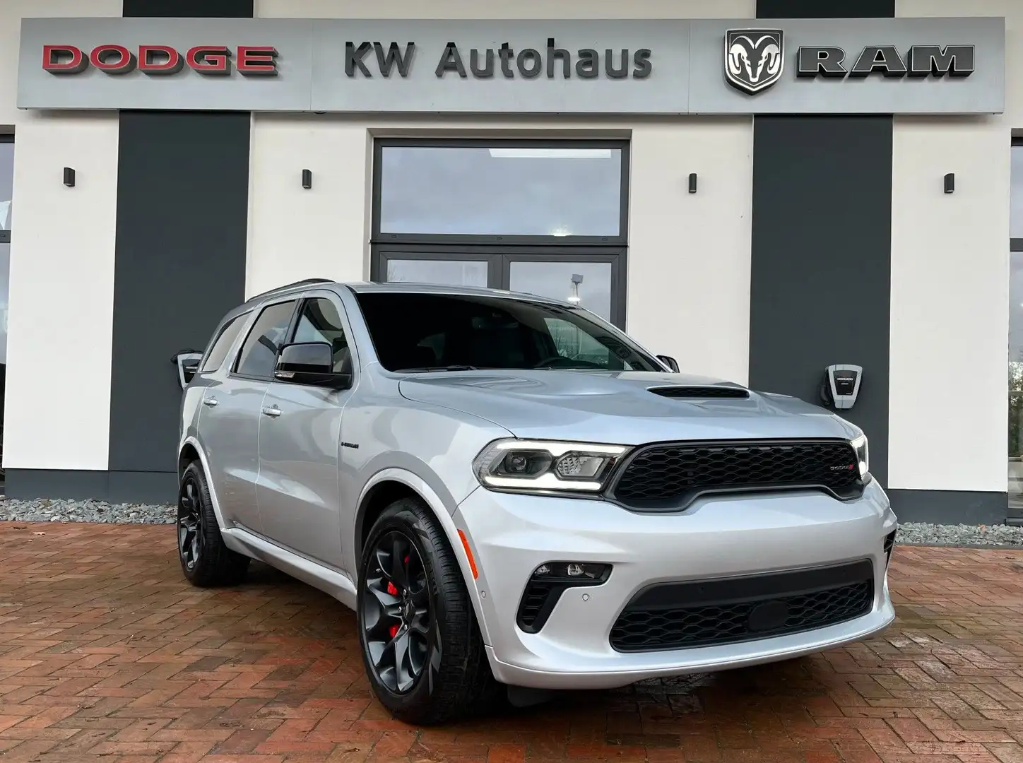 Dodge Durango R/T Premium Tow N Go Blacktop Plateado - 2