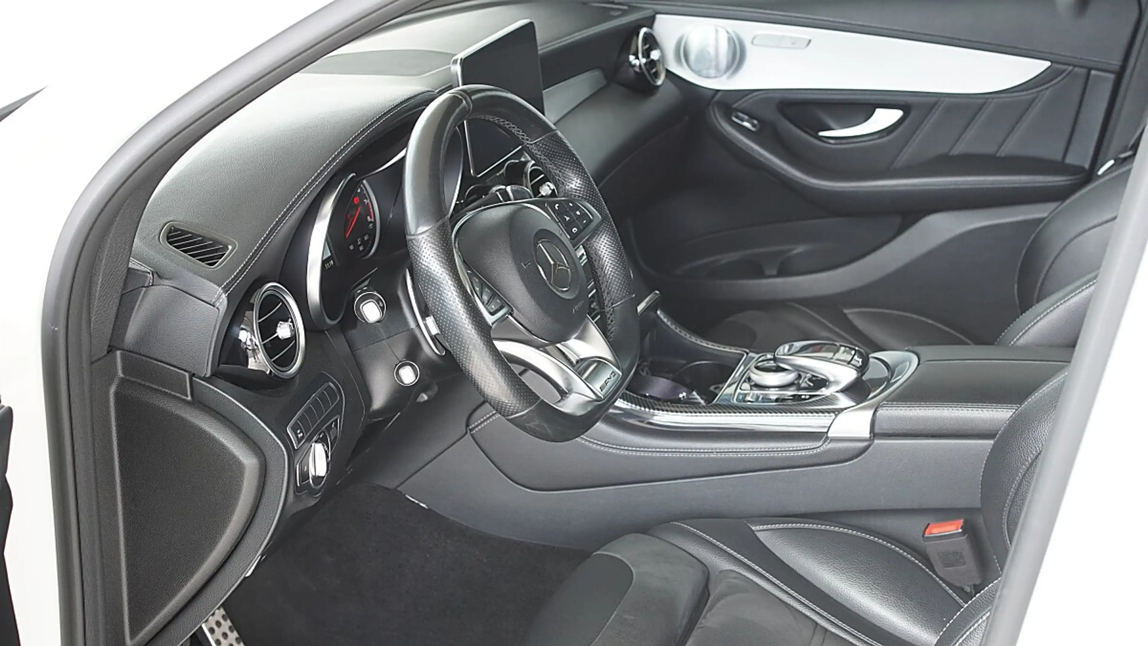 Mercedes-Benz GLC 63 AMG Coupé 4MATIC+ — photo 15