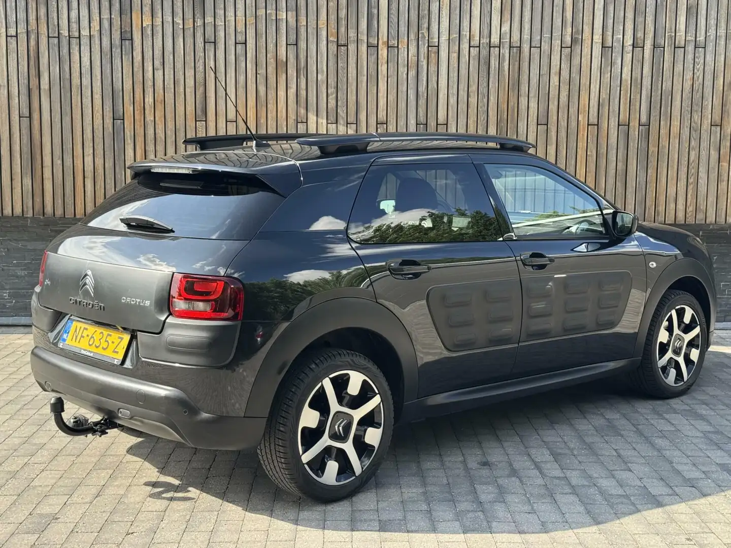Citroen C4 Cactus 1.2 PureTech Shine 110pk Navigatiesysteem | Climat Noir - 2