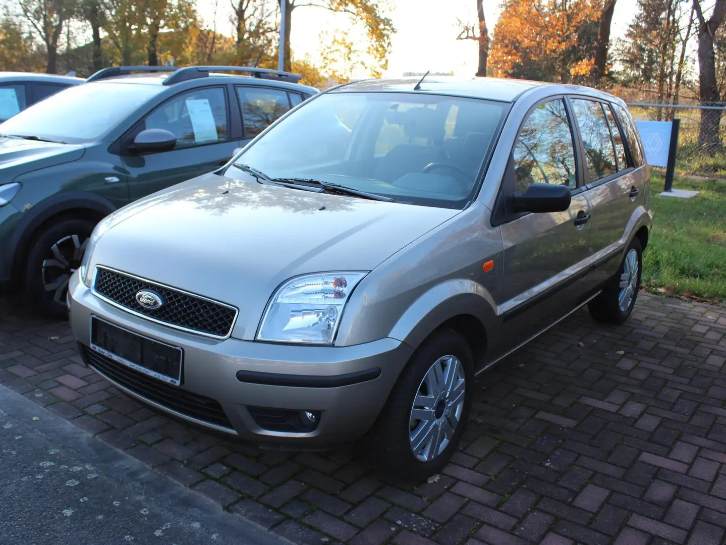 Ford Fusion Elegance Durashift 1,4 Grau - 1
