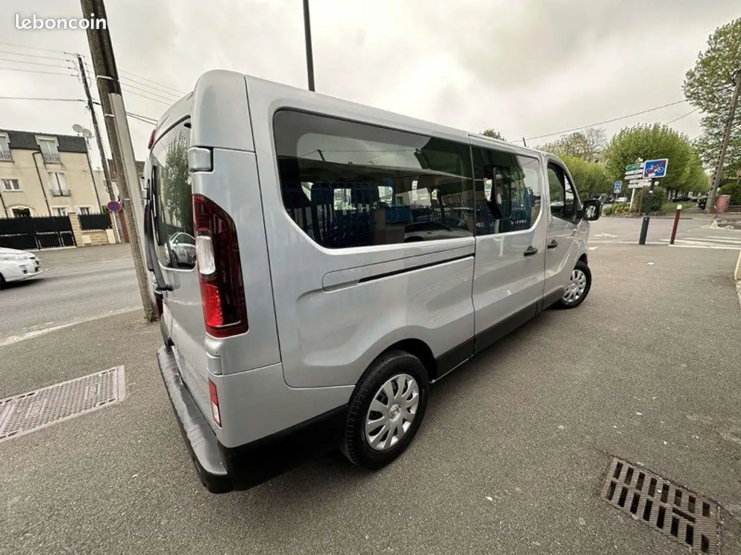 Renault Trafic 9 Places 2.0L DCI 150CV - 2