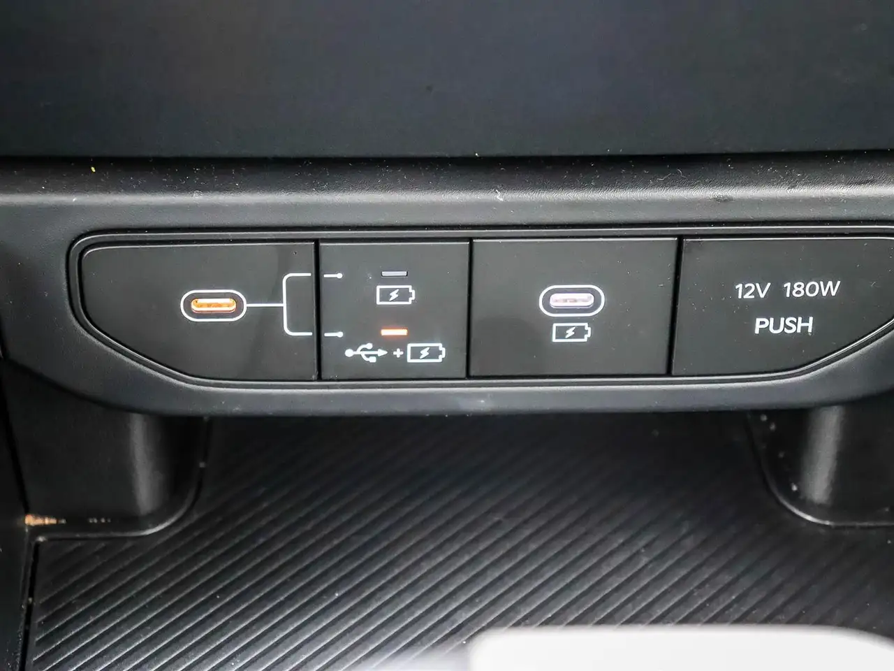 Kia K4 снимка Kia K4
