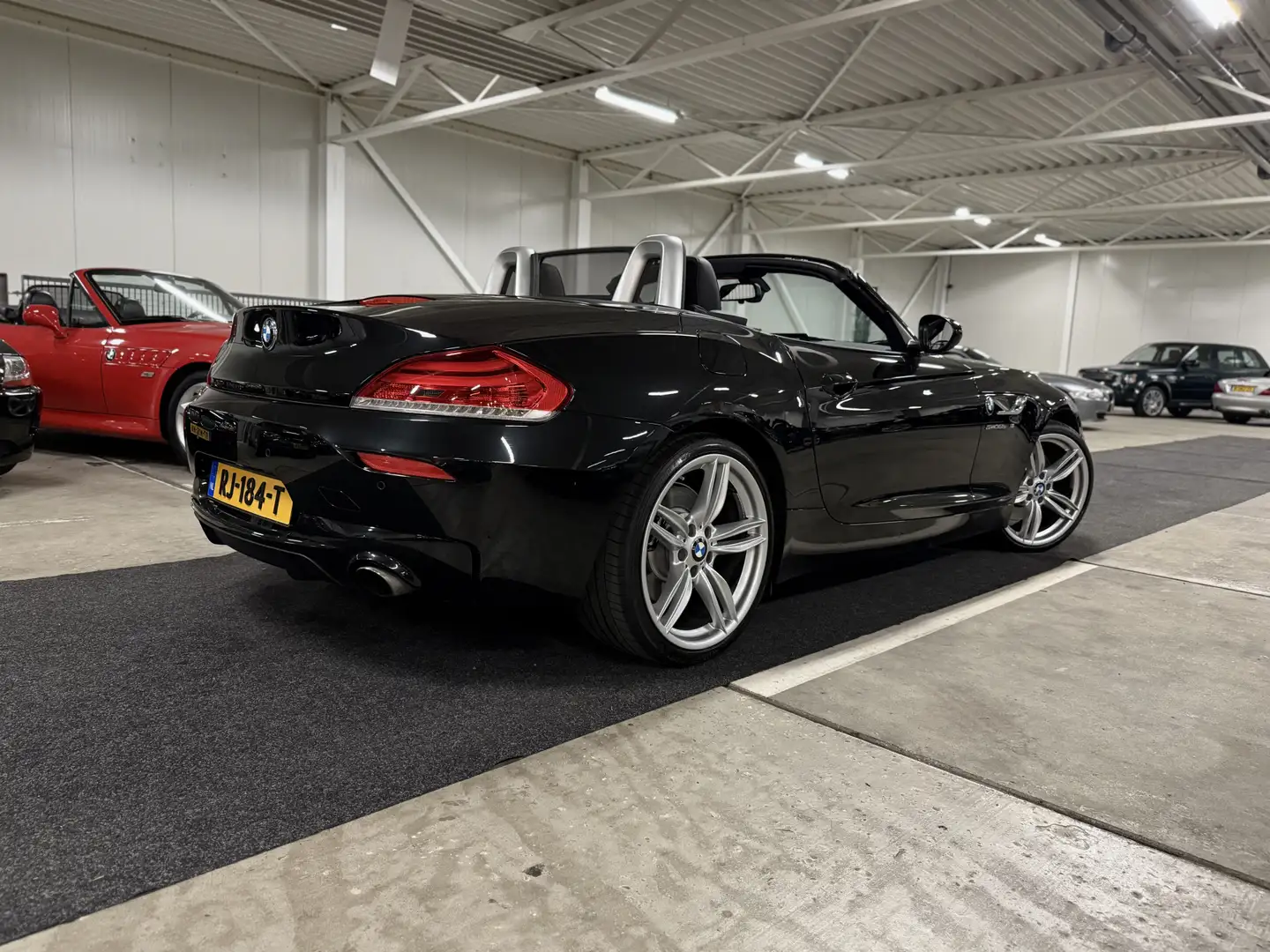 BMW Z4 [E89] sDrive35iS DCT Executive l Youngtimer l Mint Schwarz - 2