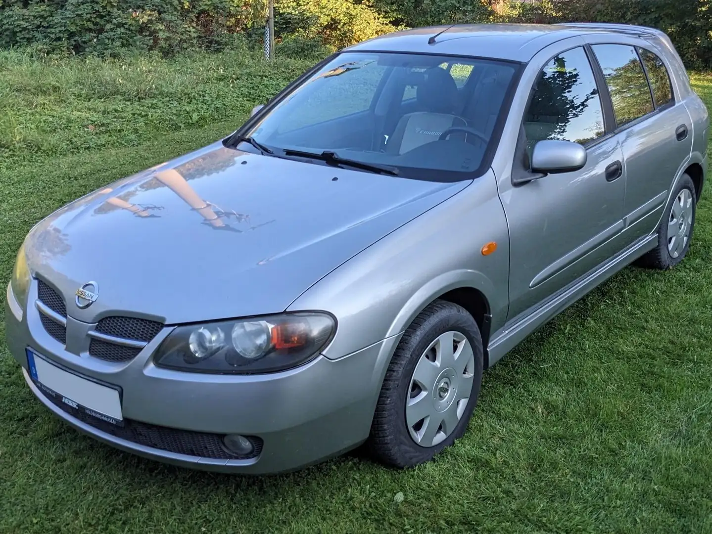 Nissan Almera Almera Fließheck 5-Türer 1.5 visia PLUS Silber - 1