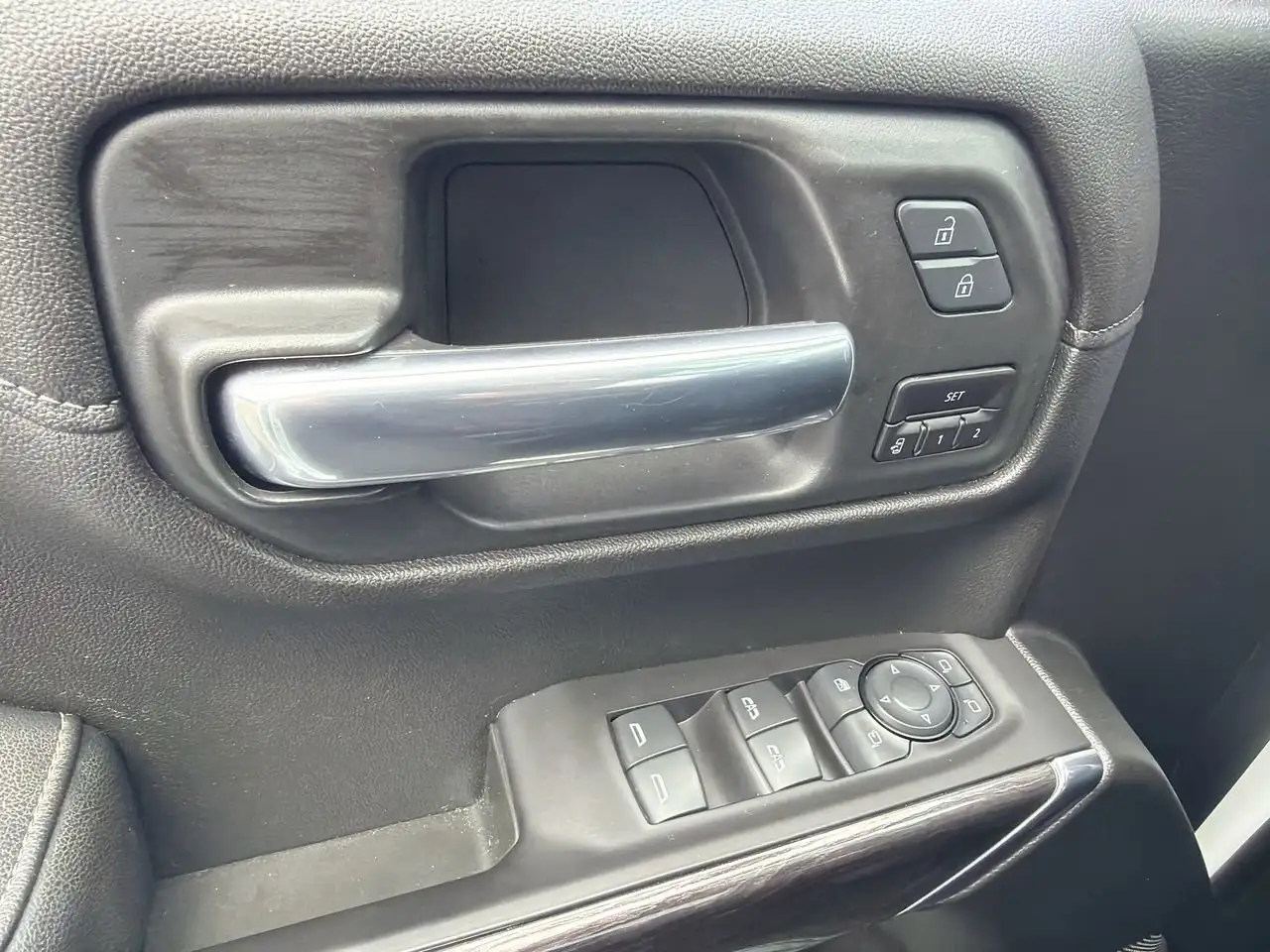 Chevrolet Silverado 1500 снимка Chevrolet Silverado 1500