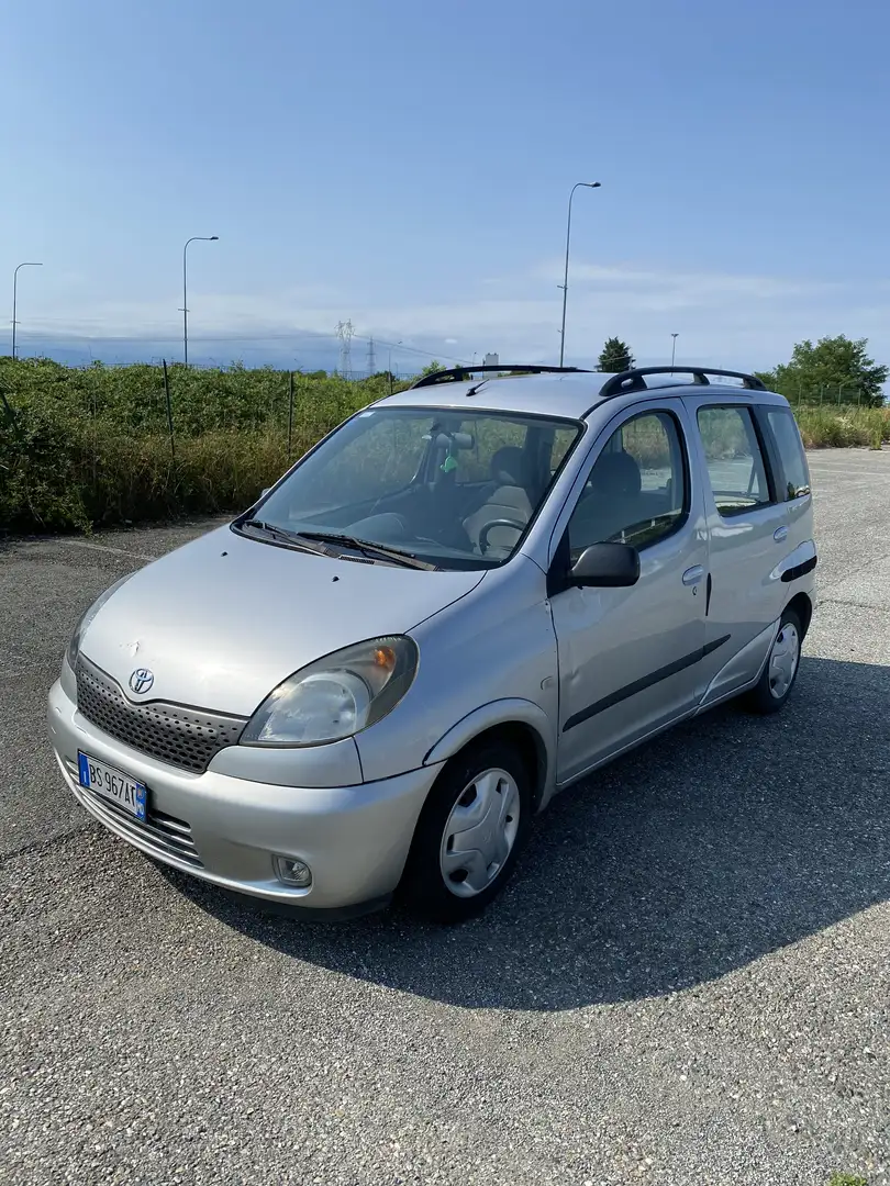 Toyota Yaris Verso 1.3 Sol - 2