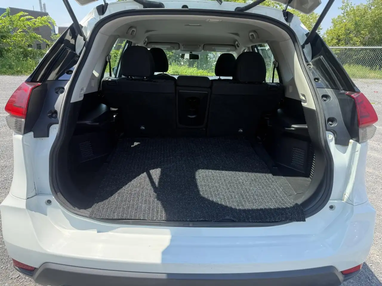 Nissan Rogue снимка Nissan Rogue