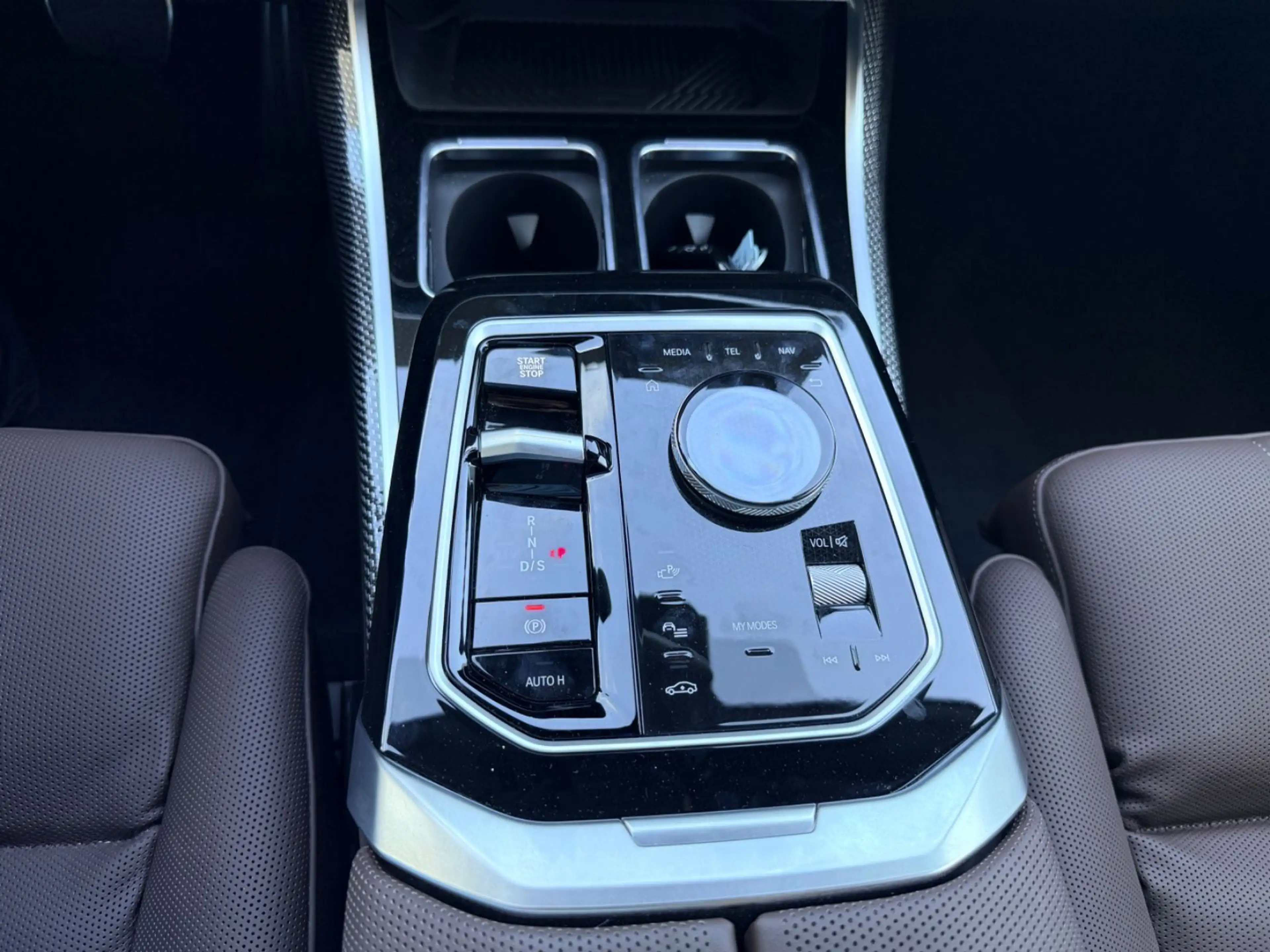 BMW 740 dx/MPaketPro/21"/B&W/Kristall/TV/PanoSky/E.Tü — photo 14