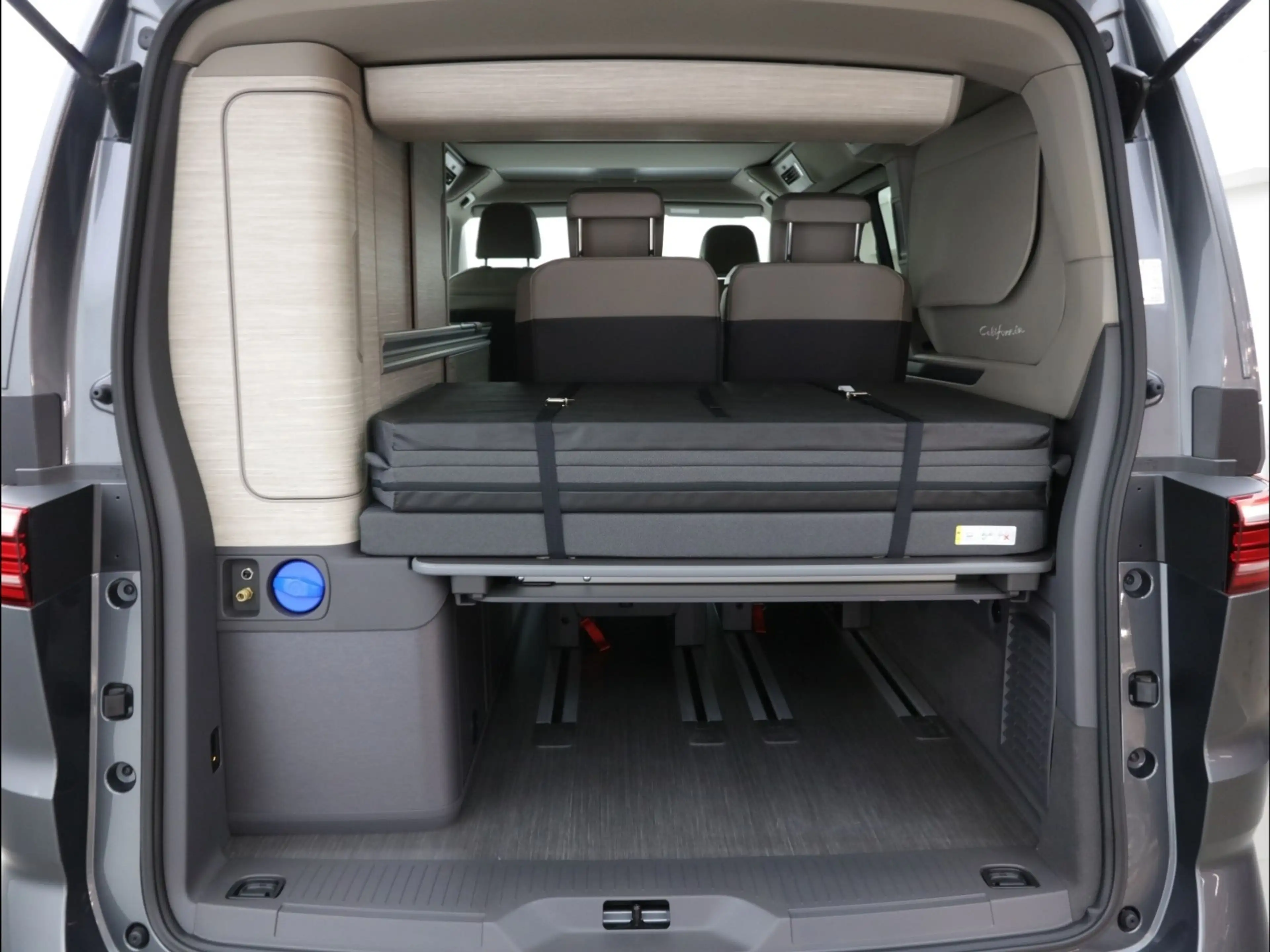 Volkswagen T7 California OCEAN EHYBRID 4MOTION 1.5 TSI DSG — photo 16