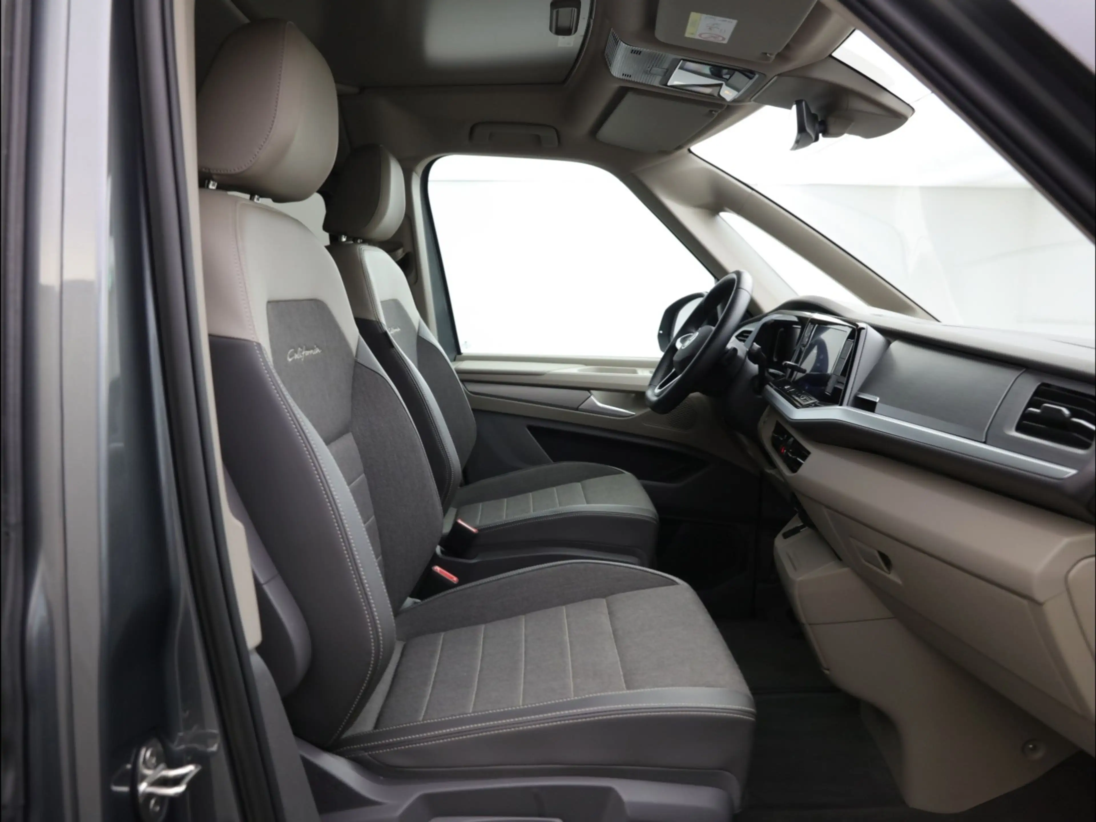Volkswagen T7 California OCEAN EHYBRID 4MOTION 1.5 TSI DSG — photo 6