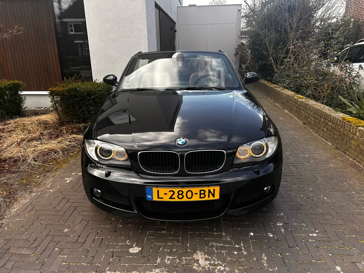 BMW 120 120i E88 cabrio met M bumpers Zwart - 1