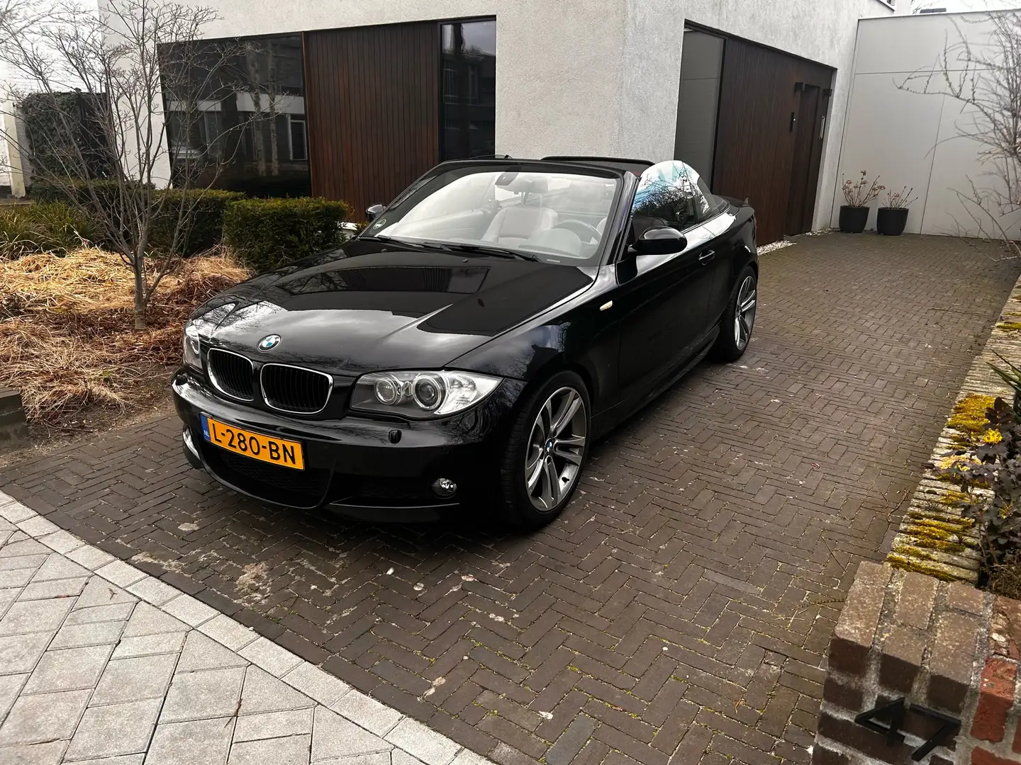 BMW 120 120i E88 cabrio met M bumpers Zwart - 2