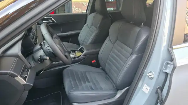 Mitsubishi Outlander view 13