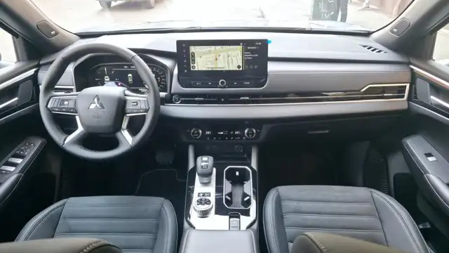Mitsubishi Outlander view 15