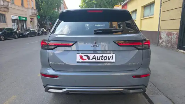 Mitsubishi Outlander view 6