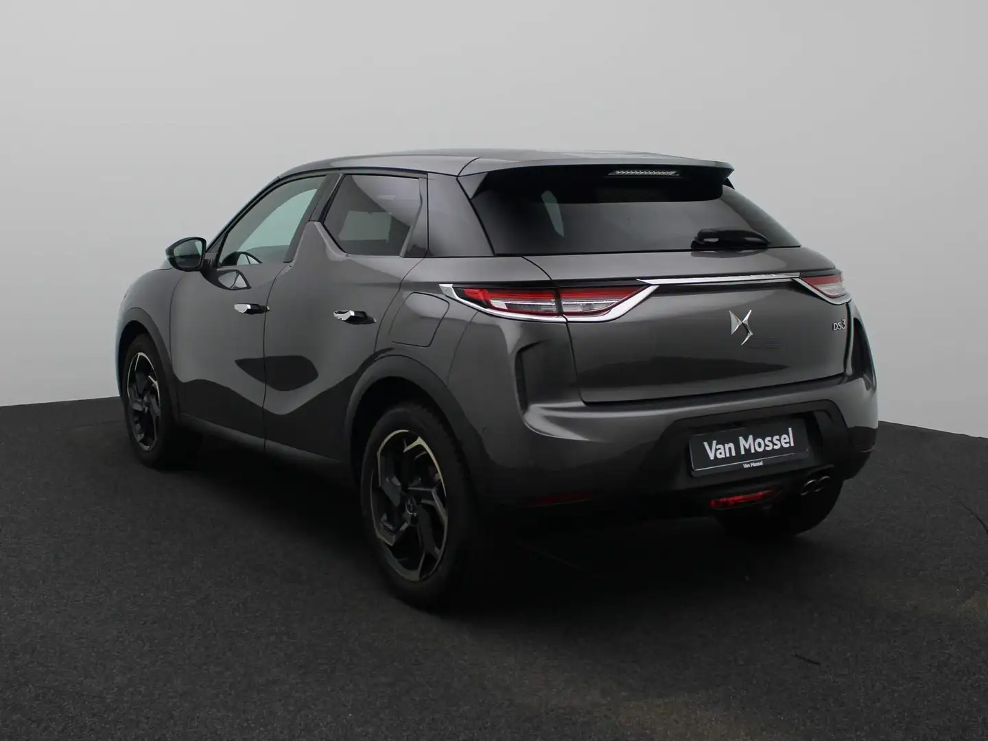 DS Automobiles DS 3 Crossback 1.2 PureTech Faubourg | Leder | Navi | ECC | PDC | Grijs - 2