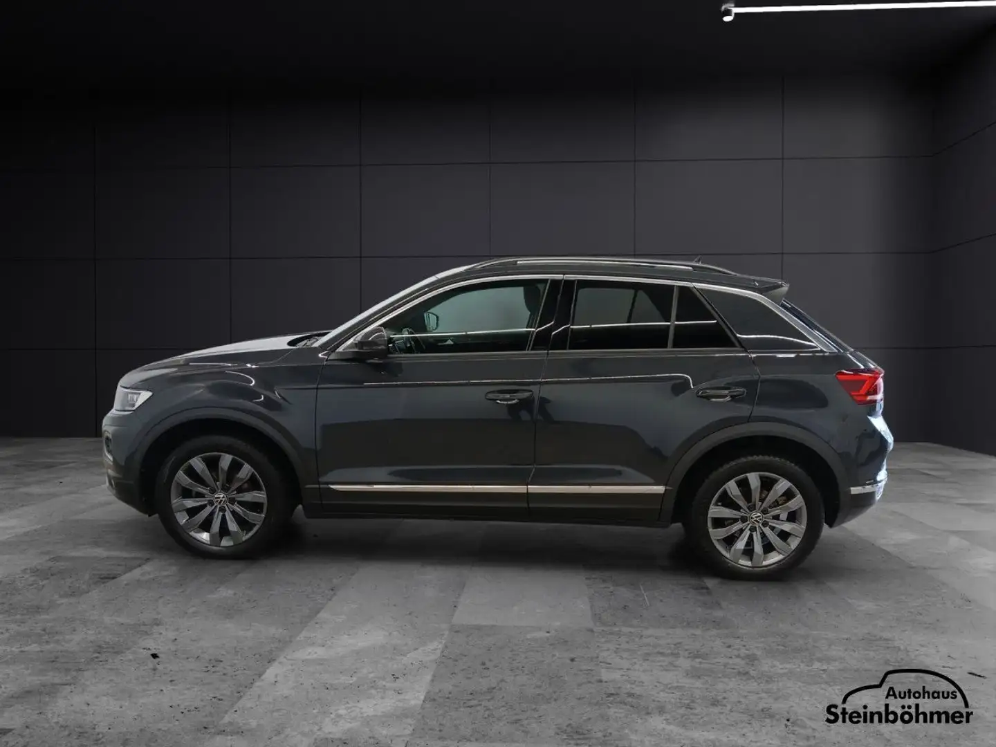 Volkswagen T-Roc Sport 1.5TSI LED AppCon ACC BlindSpot SHZ Grijs - 2