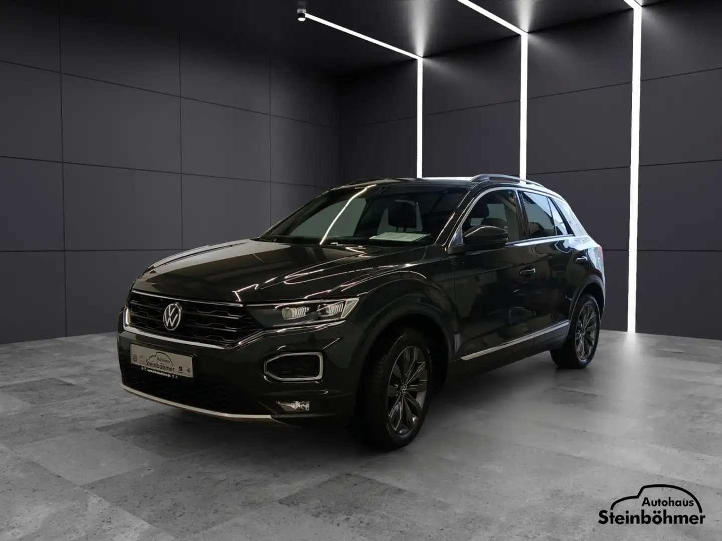 Volkswagen T-Roc Sport 1.5TSI LED AppCon ACC BlindSpot SHZ Grijs - 1